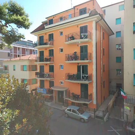 Ξενοδοχείο με διαμερίσματα Zodiaco