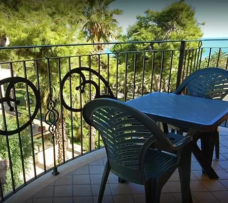 Ξενοδοχείο με διαμερίσματα Zodiaco